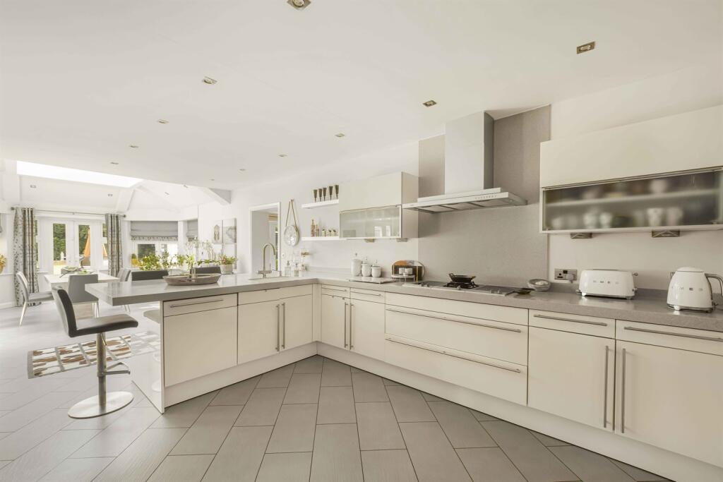 6 bedroom detached house for sale in Bow Green Road, Bowdon, Altrincham, WA14